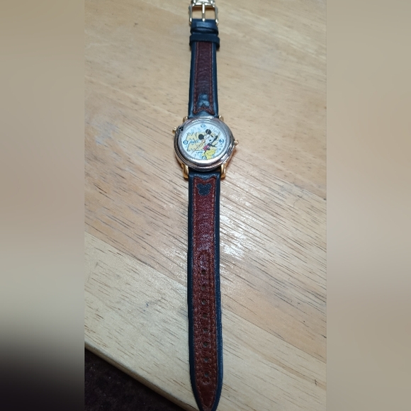 X Lorus Musical Mickey Mouse Silver case gold tone lugs and crown 3 hand - Picture 4 of 11